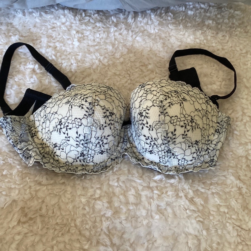 Victoria, secrets strapless bra